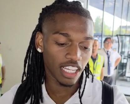 Leao in partenza per Istanbul: "Sono stato molto contento di vestire la maglia del Milan"