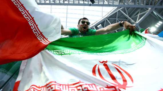Iran, dopo il silenzio contro l'Inghilterra i calciatori cantano l'inno prima di sfidare il Galles