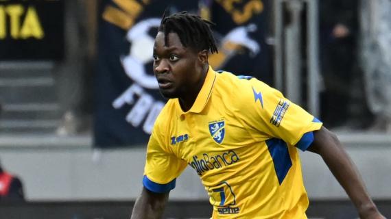 Ben Lhassine Koné lascia il Como e torna al Frosinone. Prestito con obbligo di riscatto