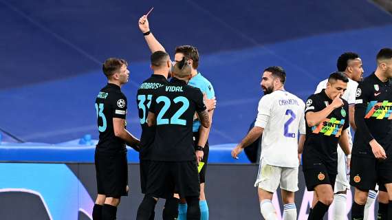 Inter, la UEFA verso lo stop di due turni a Barella: salterebbe entrambe le sfide al Liverpool