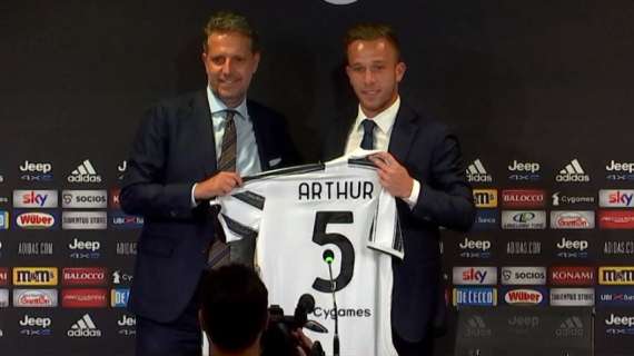 Juventus, Arthur dopo la presentazione in bianconero: "Un giorno da ricordare per sempre"