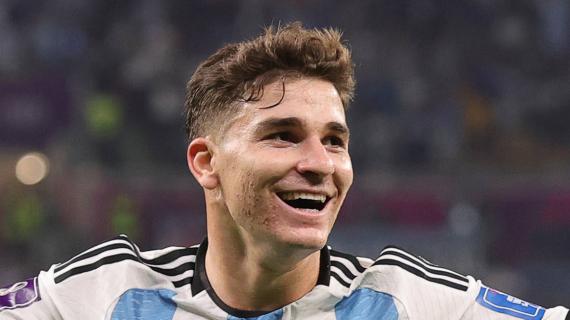 Julian Alvarez bramato dal Barcellona. Ma lui ed il club vogliono continuare assieme
