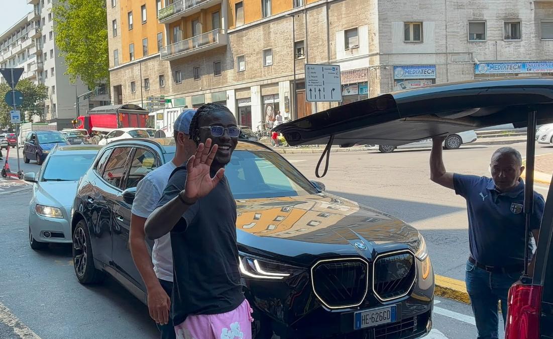 Il Parma accoglie il suo nuovo rinforzo in attacco: arrivato in città Ousmane Diallo