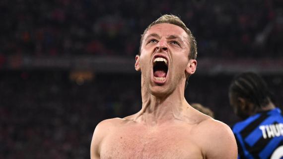 Pazza Inter a San Siro: Thuram inventa, Taremi appoggia e Frattesi fa il 4-3 al Barcellona