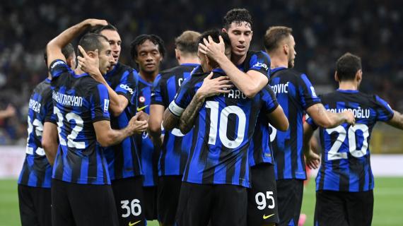 Aria di sfida a San Siro. I tifosi milanisti: "Circo internazionale". Gli interisti: "Uscite dal tombino"