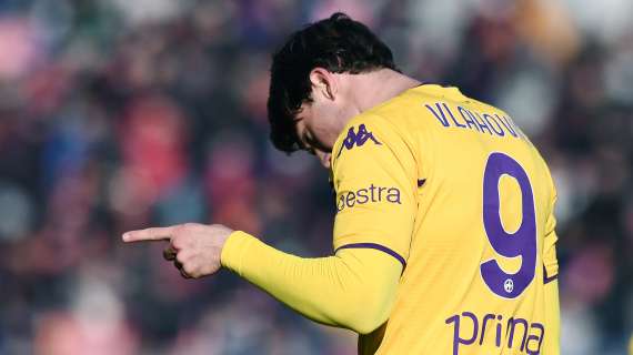 Vlahovic e il futuro: la certezza è soltanto l'addio alla Fiorentina. Tutte le ipotesi per il futuro