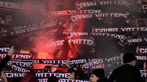 Derby sugli spalti, i tifosi del Toro al solito: "Cairo vattene". Quelli della Juve: "Cairo resta"