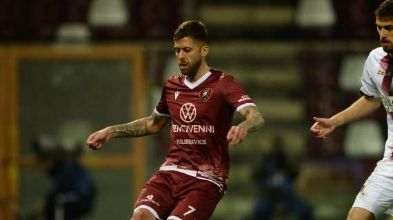 Serie B, la Reggina fa suo il derby e vola in testa col Bari. Il Frosinone batte la Spal