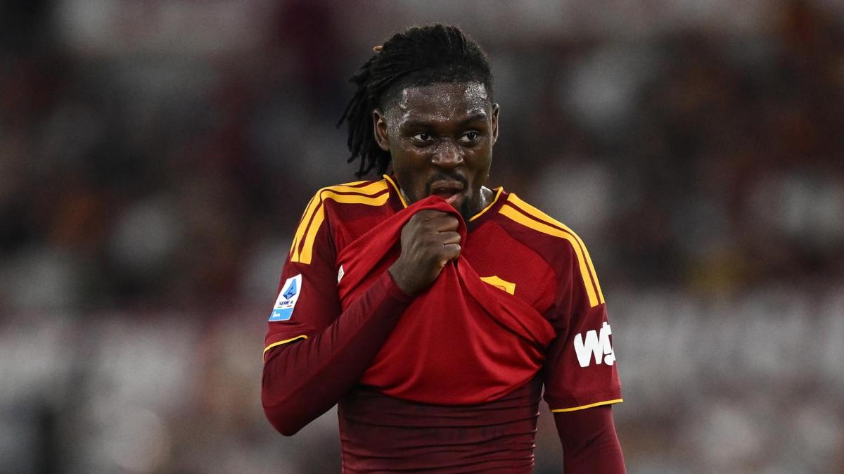 Roma, Manu Koné sostituito a Istanbul per un fastidio al ginocchio. Domani la ripresa
