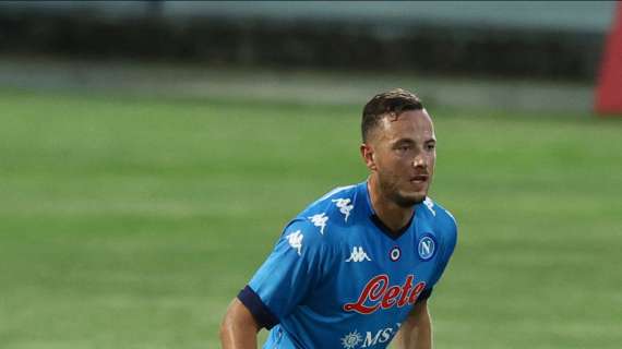 Anche il Napoli segna su schema: azzurri avanti 2-1 sulla Fiorentina con Rrahmani