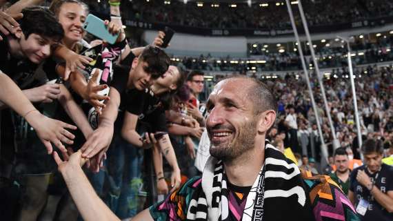 Giorgio Chiellini fa visita alla Juventus: le immagini dell'ex capitano oggi alla Continassa