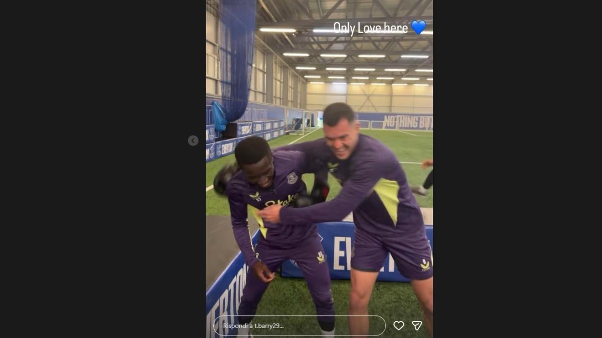 Pace fatta tra Gueye e Keane, sancita da un match di boxe con Beto arbitro