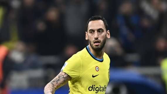 Calhanoglu: "Com'è nato l'amore coi tifosi dell'Inter. I cori dei milanisti fanno parte del calcio"