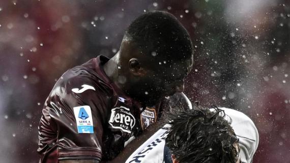 Torino, rinnovo di contratto fino al 2028 con opzione per il difensore Dembélé