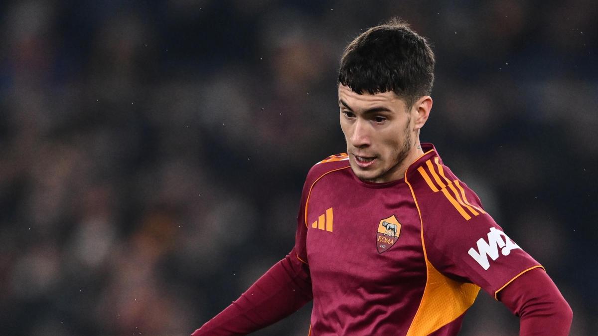 Il ballo dell'ex. Leggo in prima pagina: "Soulé guida la Roma all'assalto di casa Juve"