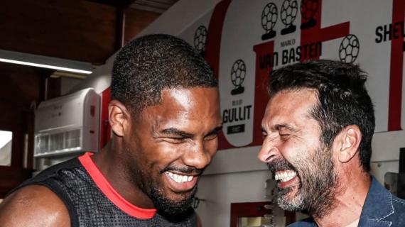 Buffon a Milanello con Gattuso. Maignan: "È sempre un piacere incontrarti, leggenda"