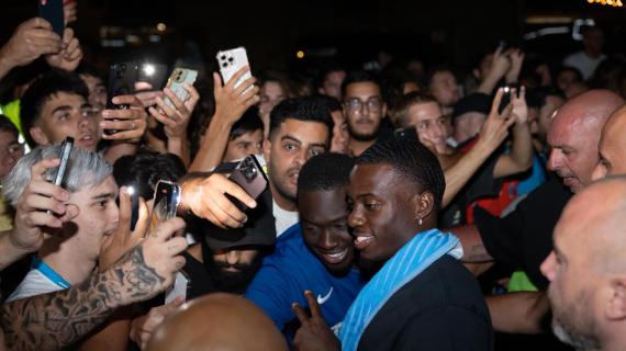 Olympique Marsiglia, entusiasmo per l'arrivo di Weah in città: 300 tifosi ad attenderlo