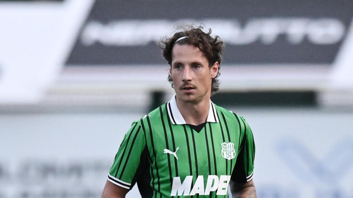 Lazio, nella wishlist per il centravanti c'è anche Pinamonti. Ma c'è distanza col Sassuolo
