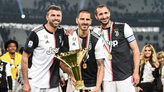 Barzagli, Bonucci e Chiellini insieme al matrimonio di Buffon: "La difesa è schierata"