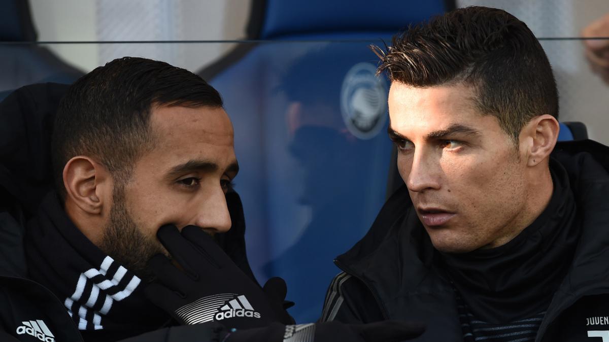 Rigore "ignorato" dall'arbitro, ci pensa Benatia a mostrarlo: l'immagine di Marsiglia-Tolosa