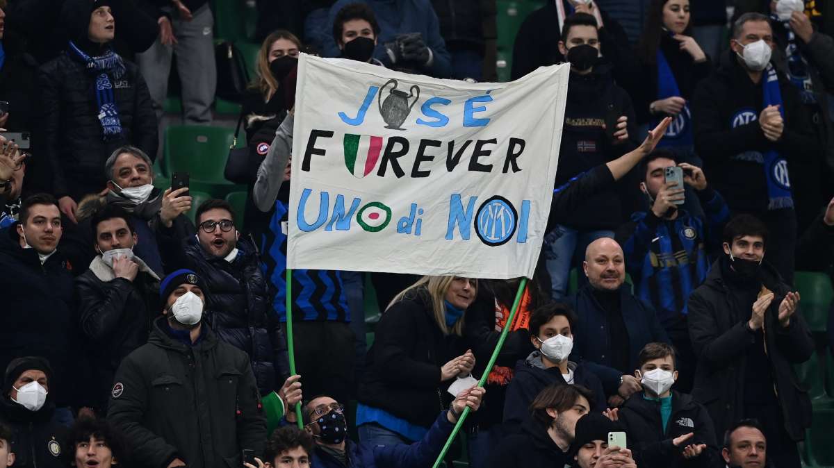 FOTO - I tifosi dell'Inter non dimenticato Mourinho: "José forever uno di noi"