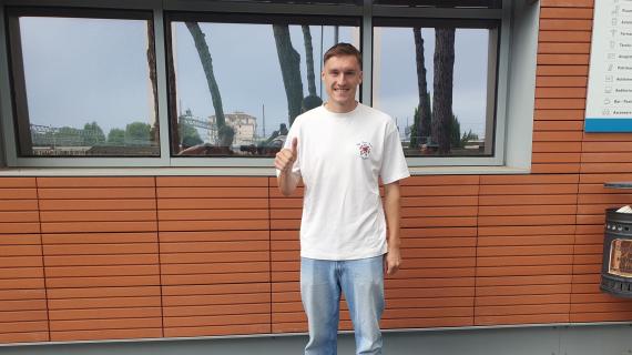 Pisa, Michel Aebischer è arrivato in sede per la firma sul contratto: le immagini
