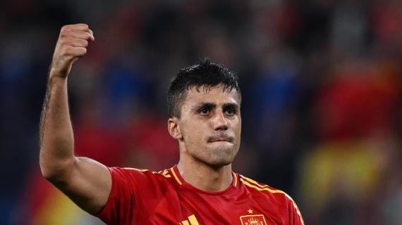 Pallone d'Oro, Kompany si schiera: "Rodri giocatore fantastico. La giuria fa le votazioni"