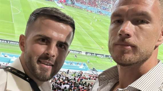 FOTO - Dzeko e Pjanic a Doha per Croazia-Canada: il selfie dei due ex compagni di squadra