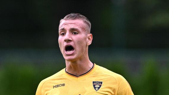 Lecce, oggi doppia seduta in ritiro: Tiago Gabriel in gruppo, Camarda resta a riposo