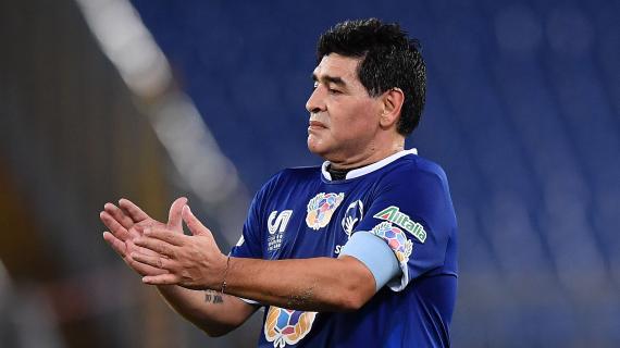 Addio Maradona. Il messaggio del Livorno: "Ad10s Diego. Il più grande"