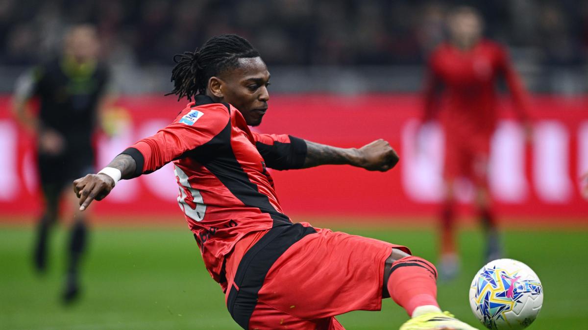 Il Milan torna a -10 dall'Inter, Leao ci crede. La Gazzetta dello Sport: "Straderby"