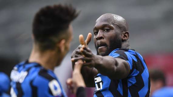 FOTO - L'Inter travolge il Milan e corre verso lo Scudetto: le immagini più belle del derby