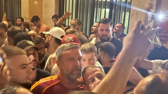 Roma, corteo per il 98° compleanno: Candela si unisce ai tifosi, le immagini