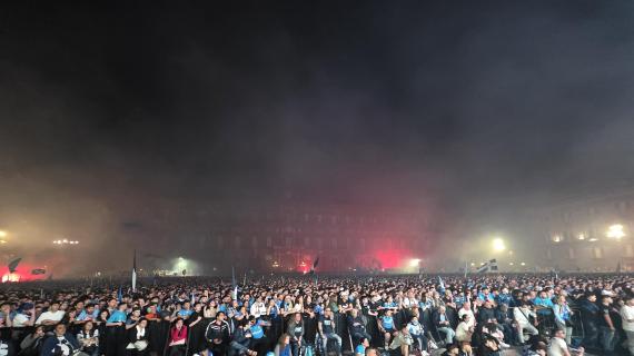 McTominay fa esplodere l'entusiasmo di Napoli. Foto e video del gol da piazza Plebiscito