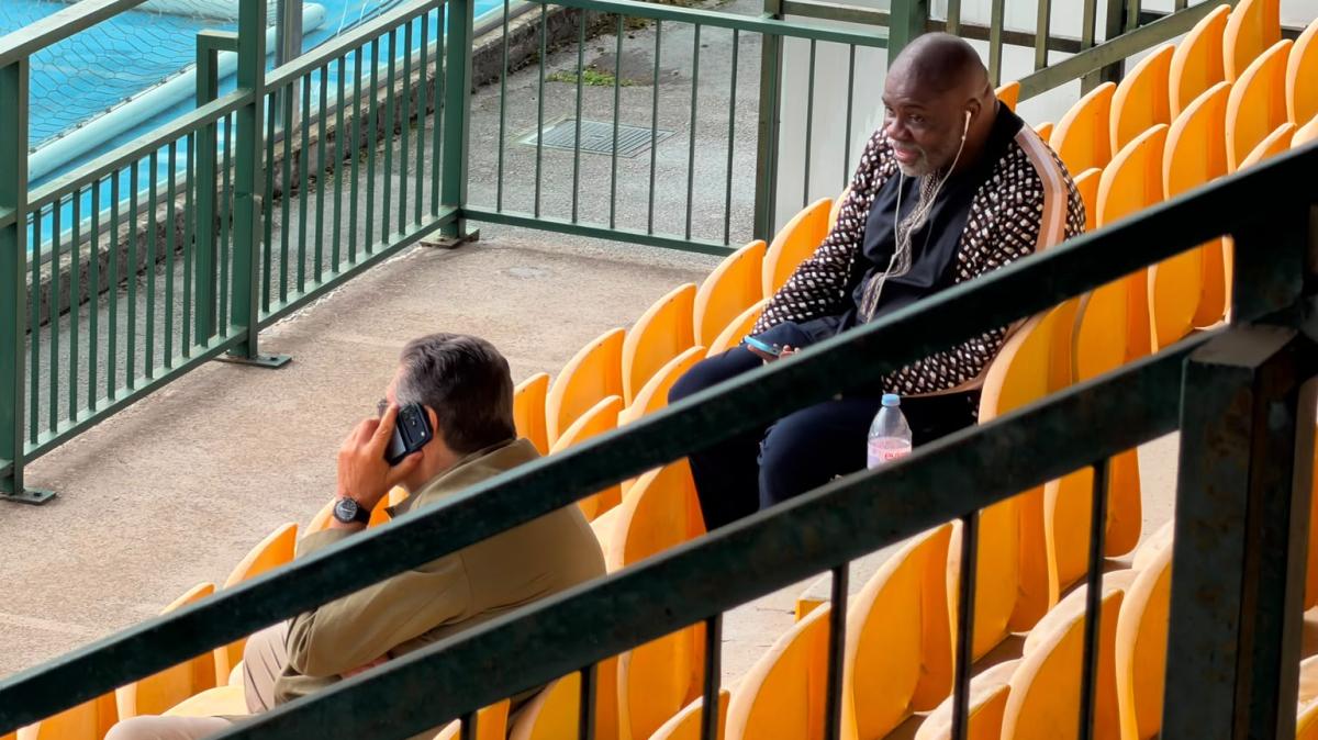 Branchini nel ritiro del Napoli: segue Gabriel Jesus e Allegri. C'è pure l'agente di Anguissa