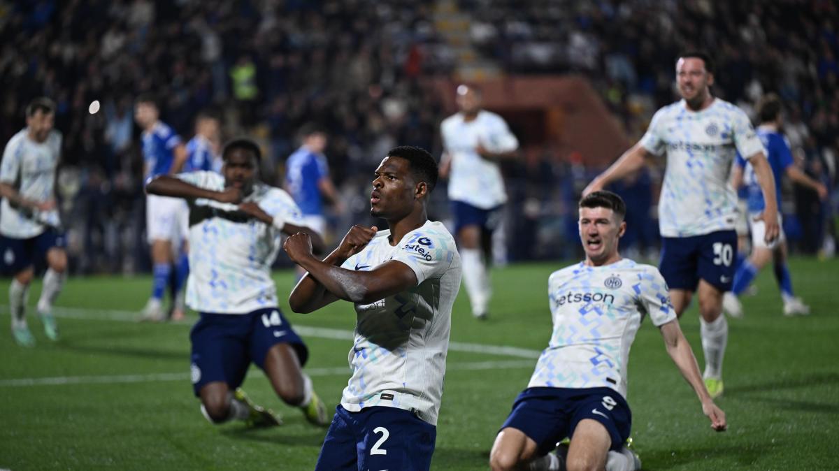 Rimontona Inter a Como. La Gazzetta dello Sport in apertura: "Vista Scudetto"