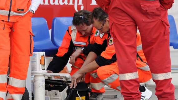 Ledesma eroico: il portiere del Cadice lancia il defibrillatore sugli spalti per salvare un uomo