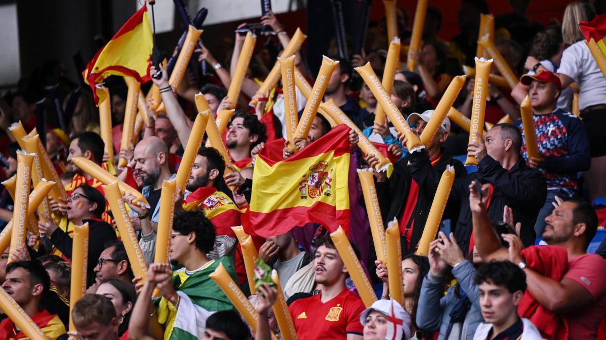 Assurdo in Serie B spagnola: portiere espulso, poi tira un pugno ad un avversario