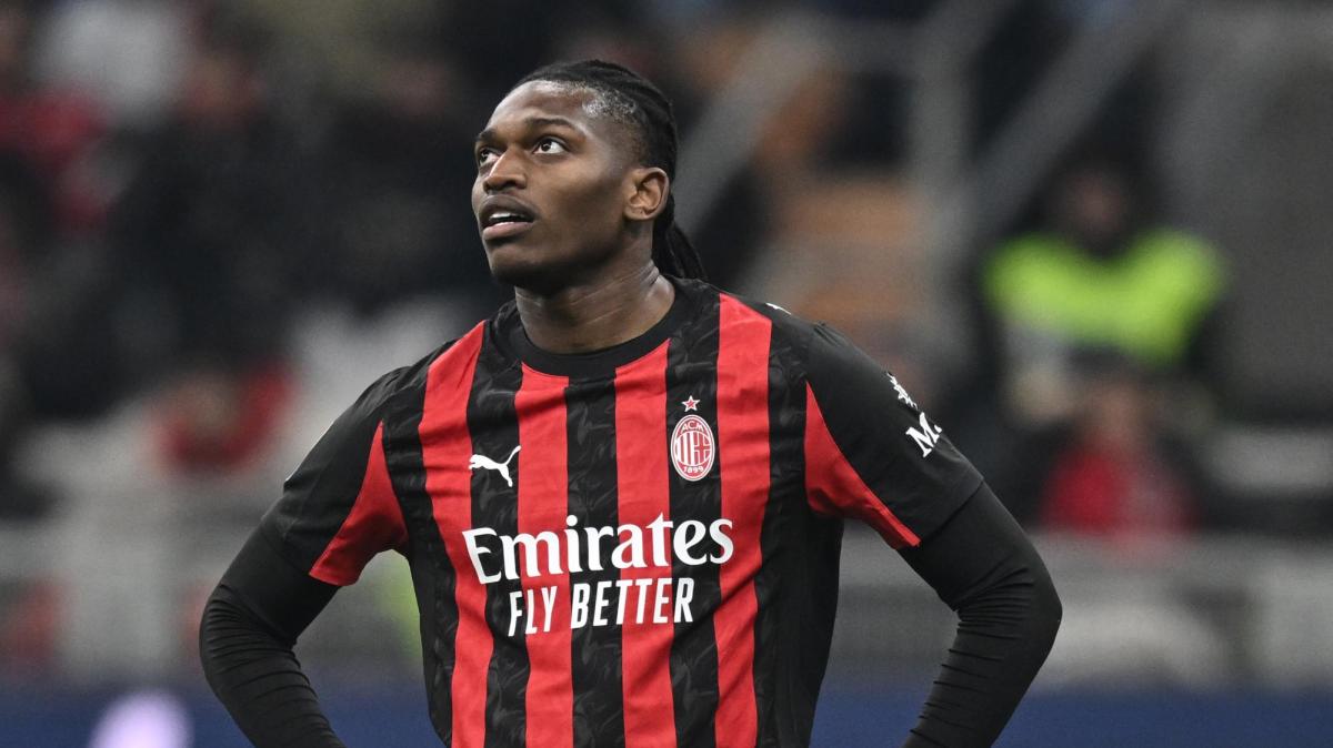 La prima stagionale del Milan a San Siro è anche l'ultima di Leao: il portoghese è in tribuna
