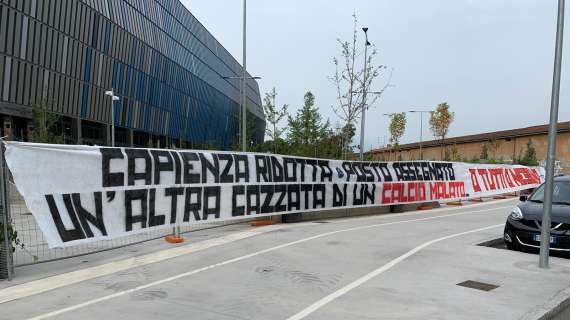 FOTO - Atalanta, la protesta dei tifosi: "Il posto assegnato è un'altra ca***ta, o tutti o nessuno"