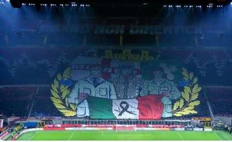 Il calcio italiano riparta dalla coreografia dei tifosi del Milan prima del derby
