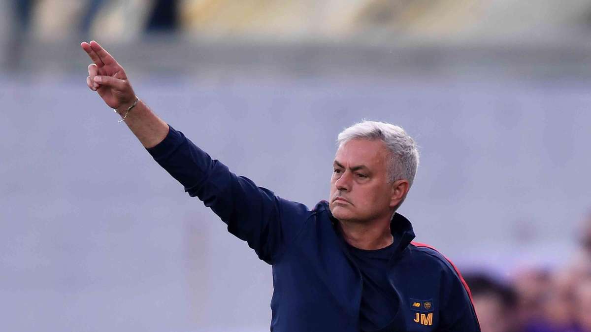 Difesa e contropiede premiano Mourinho: al 45' Roma avanti 1-0 al Franchi contro la Fiorentina