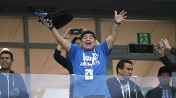 Addio Maradona, il Parma sui social: "Riposa in pace, Diego Armando"