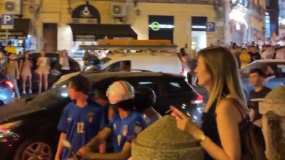 Europei, il gol di Barella con l'Italia ha trascinato i tifosi in piazza a Cagliari