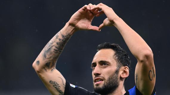 Inter, Calhanoglu e i cori dei tifosi: "Emozioni che non si posso spiegare. Asllani? Un fratellino"