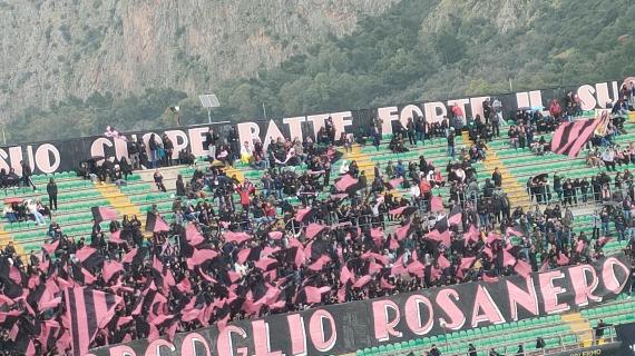 Palermo, altro striscione dei tifosi rosanero contro Dionisi e Gardini