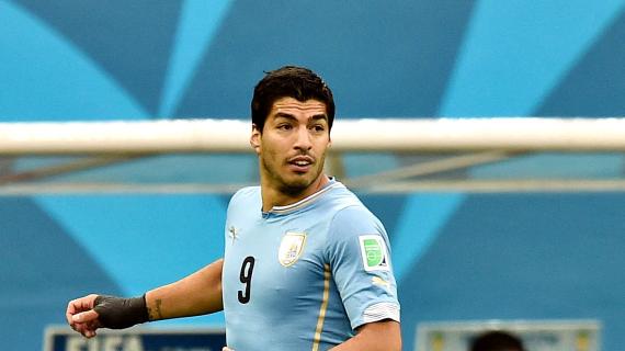 Suarez lascia la Nazionale, che lo celebra così: "Storia incredibile, copione unico"