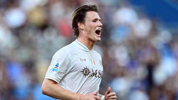 McTominay e De Bruyne: il Napoli batte il Sassuolo. 0-2 e primi tre punti