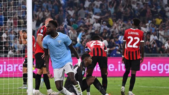 Gol, ribaltamenti di fronte e polemiche: Lazio-Milan termina con uno spettacolare 2-2