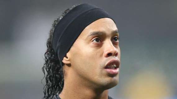 Ronaldinho, primo mese in carcere. E il brasiliano rischia di restare dentro ancora a lungo